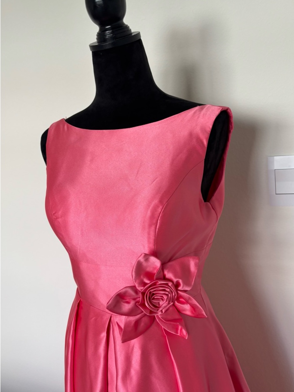 Elegant Satin Hi-Low Dress w/ Lace-Up Back & Pockets – Size S - Picture 4 of 13